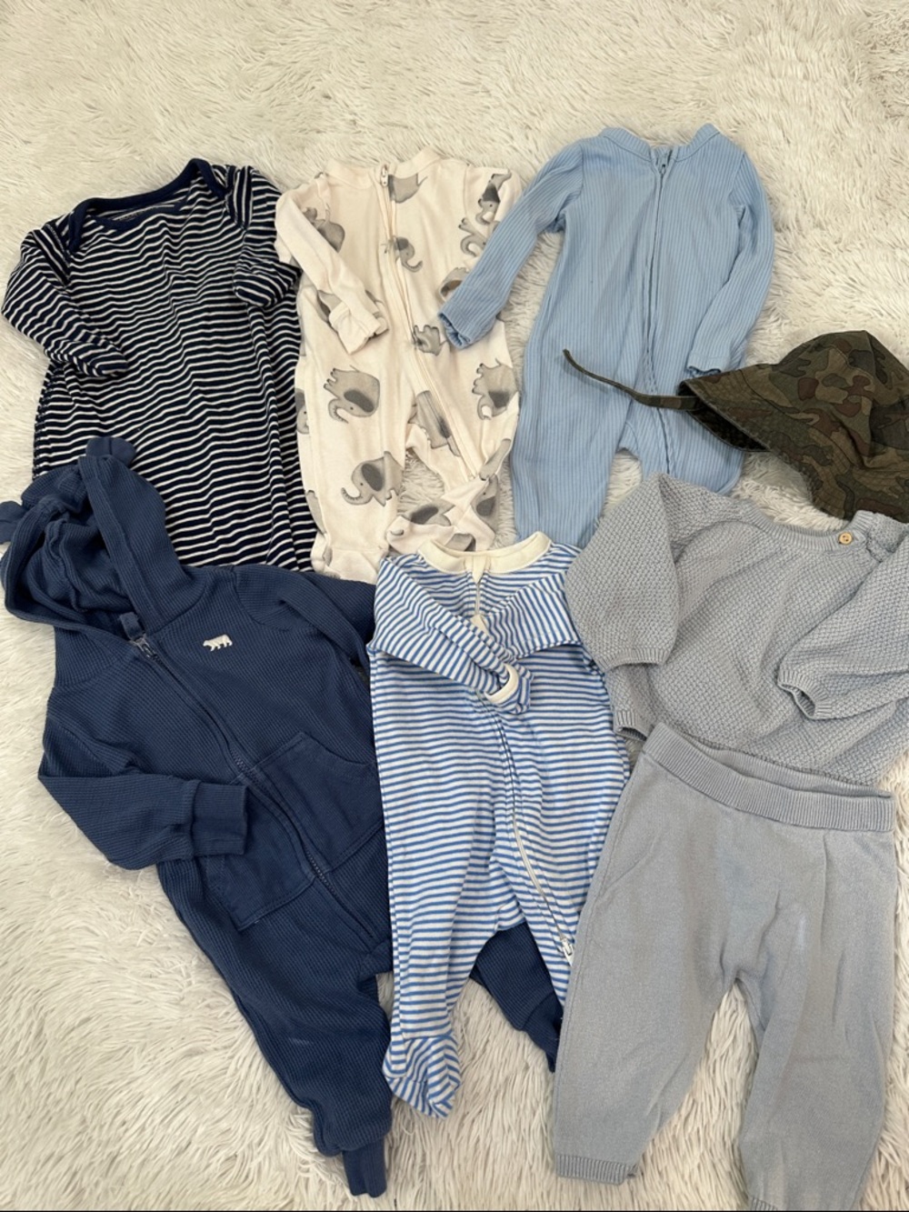 🔎 Bundle of 8 Newborn to 3 mo Clothing